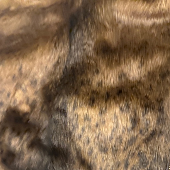 Faux Fur Vest with Zipper - Picture 4 of 7